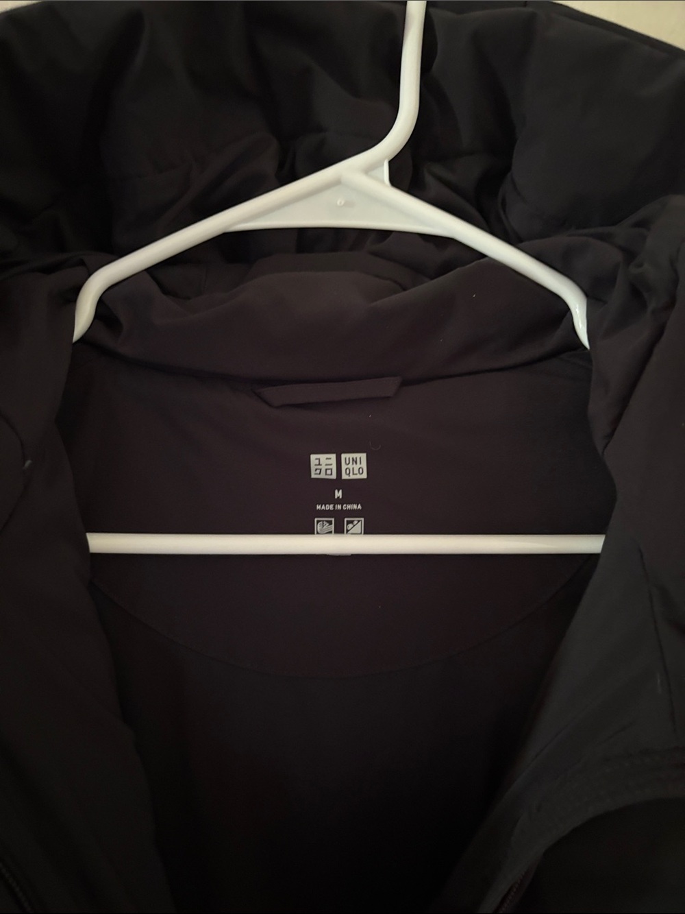 Uniqlo Black Hooded Puffer Jacket - Picture 3 of 4